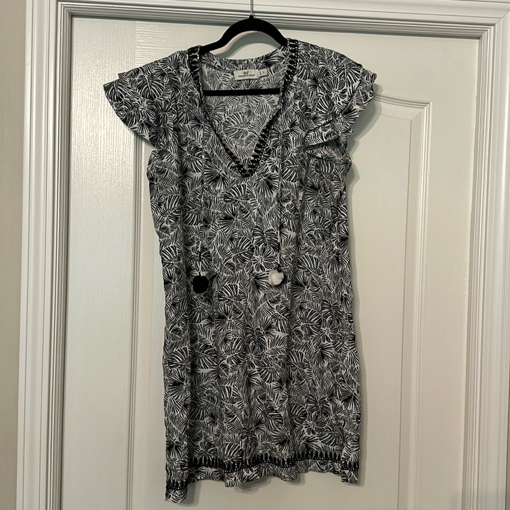 Darling Vineyard Vines black and white linen dress